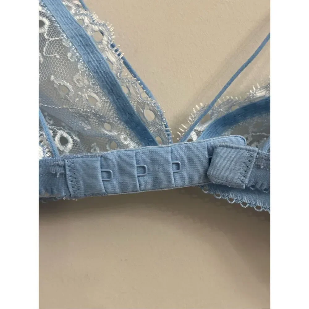 GAP Body Eyelet Lace Dainty Bra Blue sz XS EUC